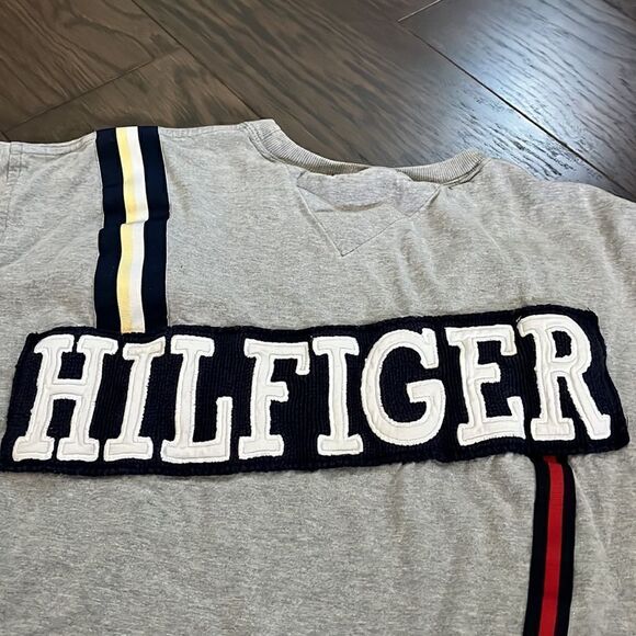 Vintage Tommy Hilfiger Big Raised H sewn Chest Pocket Jersey Gray retro T-Shirt - Picture 8 of 8